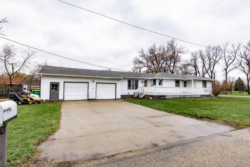 618 4th Street S, Casselton, ND 58012