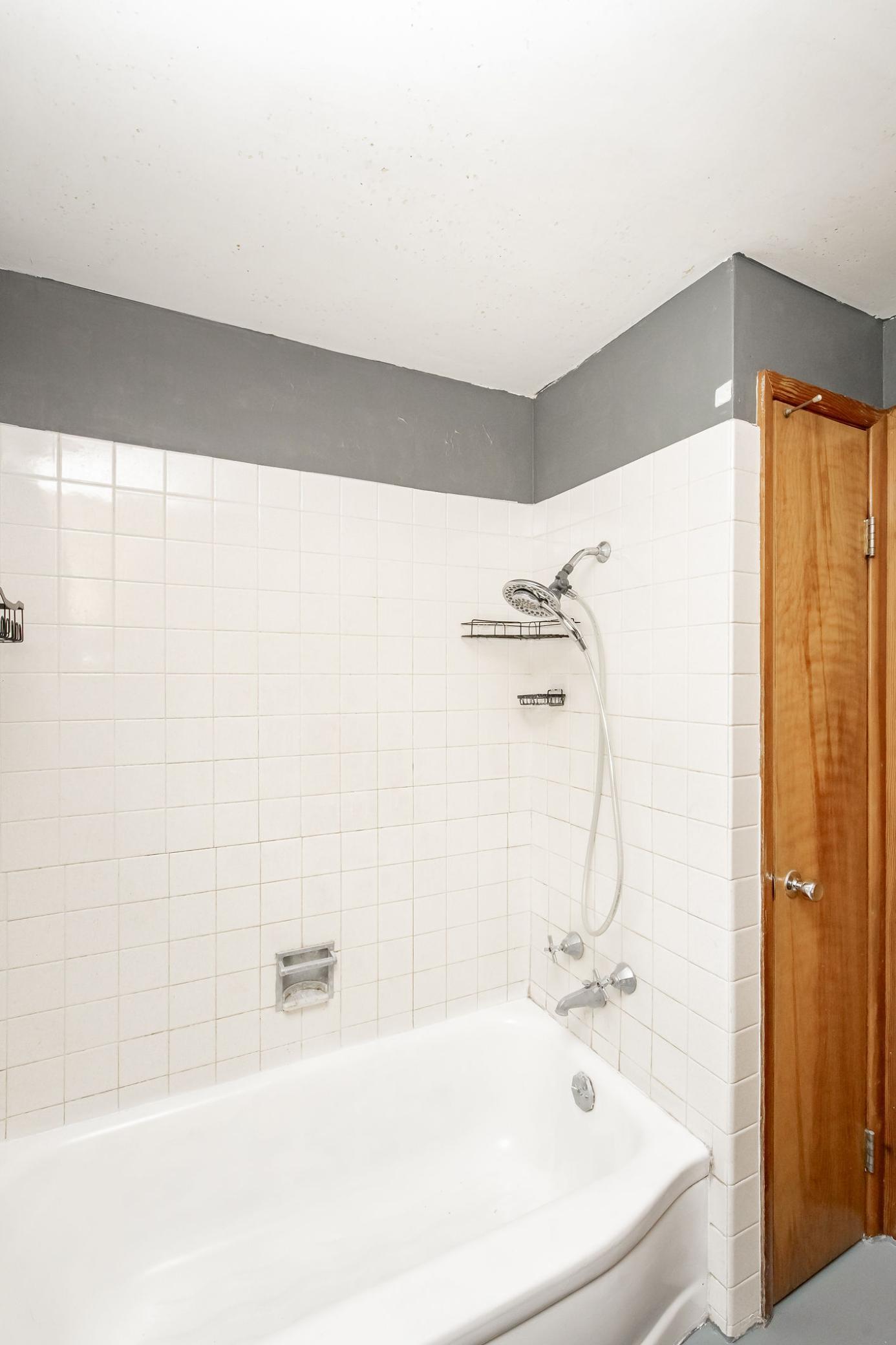 Bathroom 1- Full Bath