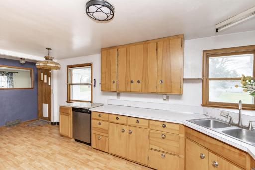 618 4th Street S, Casselton, ND 58012