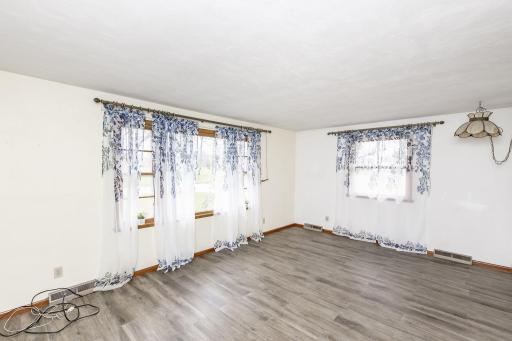 618 4th Street S, Casselton, ND 58012