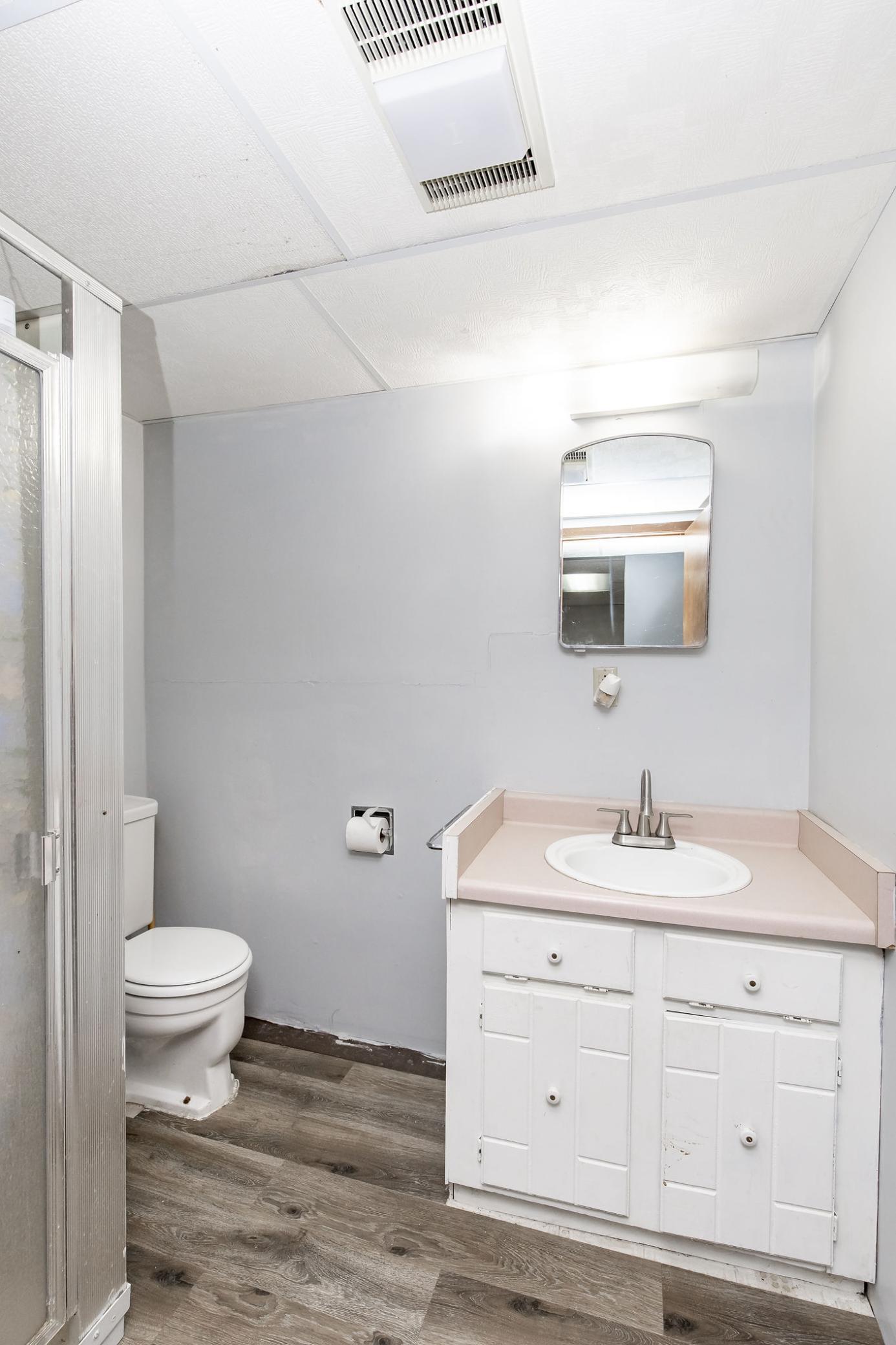 Bathroom 2- 3/4 bath
