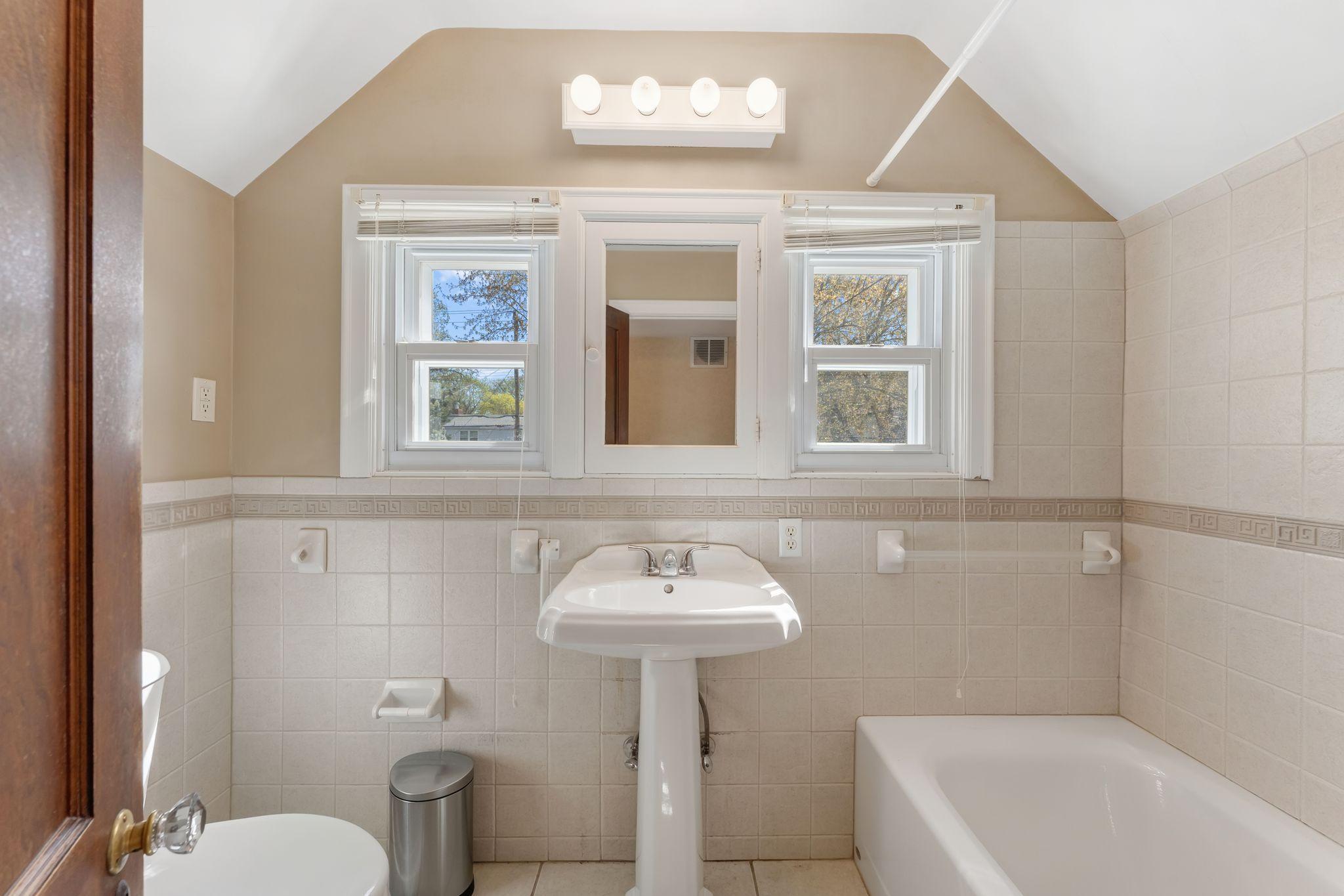Upper Level Full Bathroom