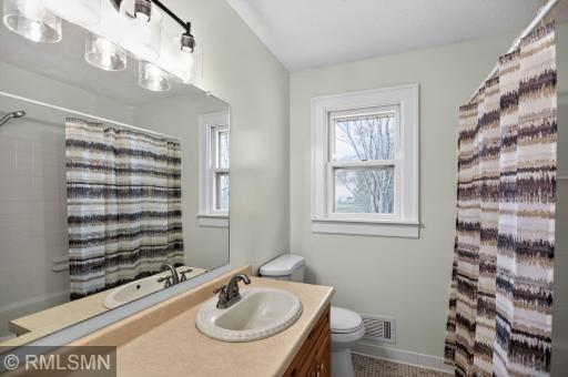 14_3325_Urbandale_Ln_N_Plymouth_MN_55447_USA-Bathroom-9N0A2680.jpg