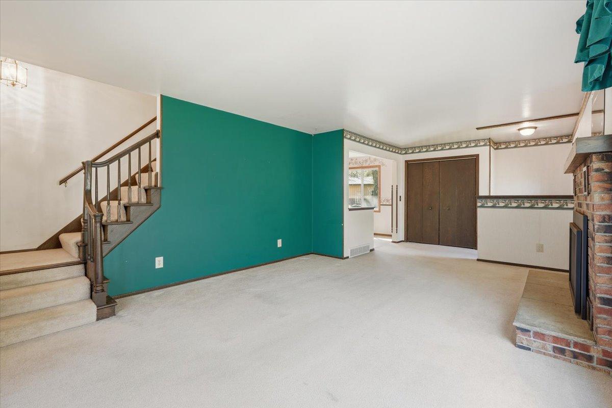 03-Living Room.jpg