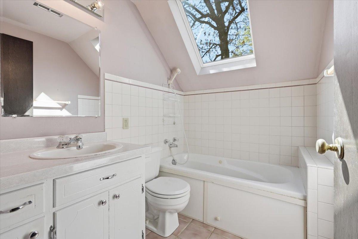 12-Bathroom 1.jpg