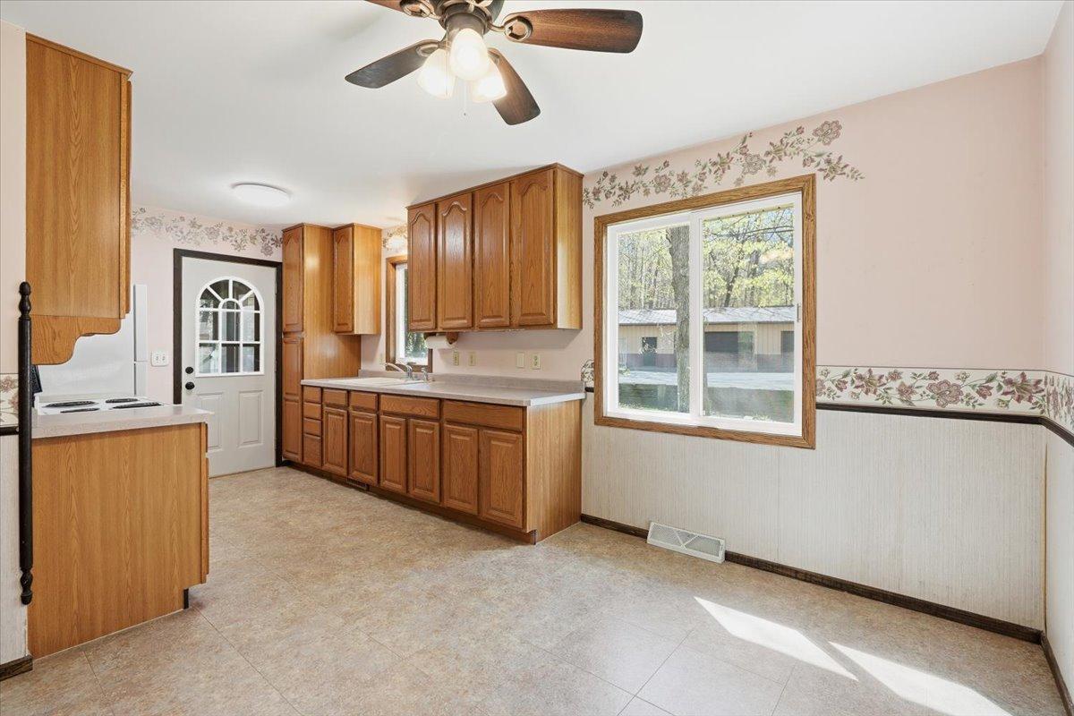 08-Kitchen.jpg