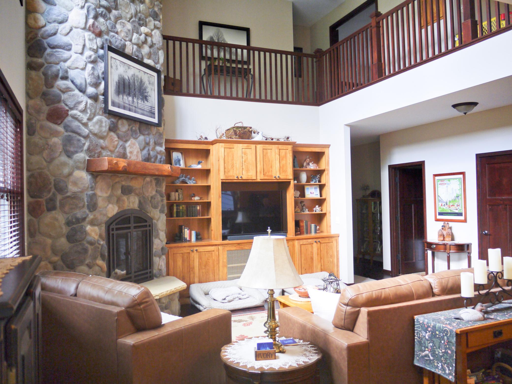 Alternate view of great room showing balcony overlook.jpg