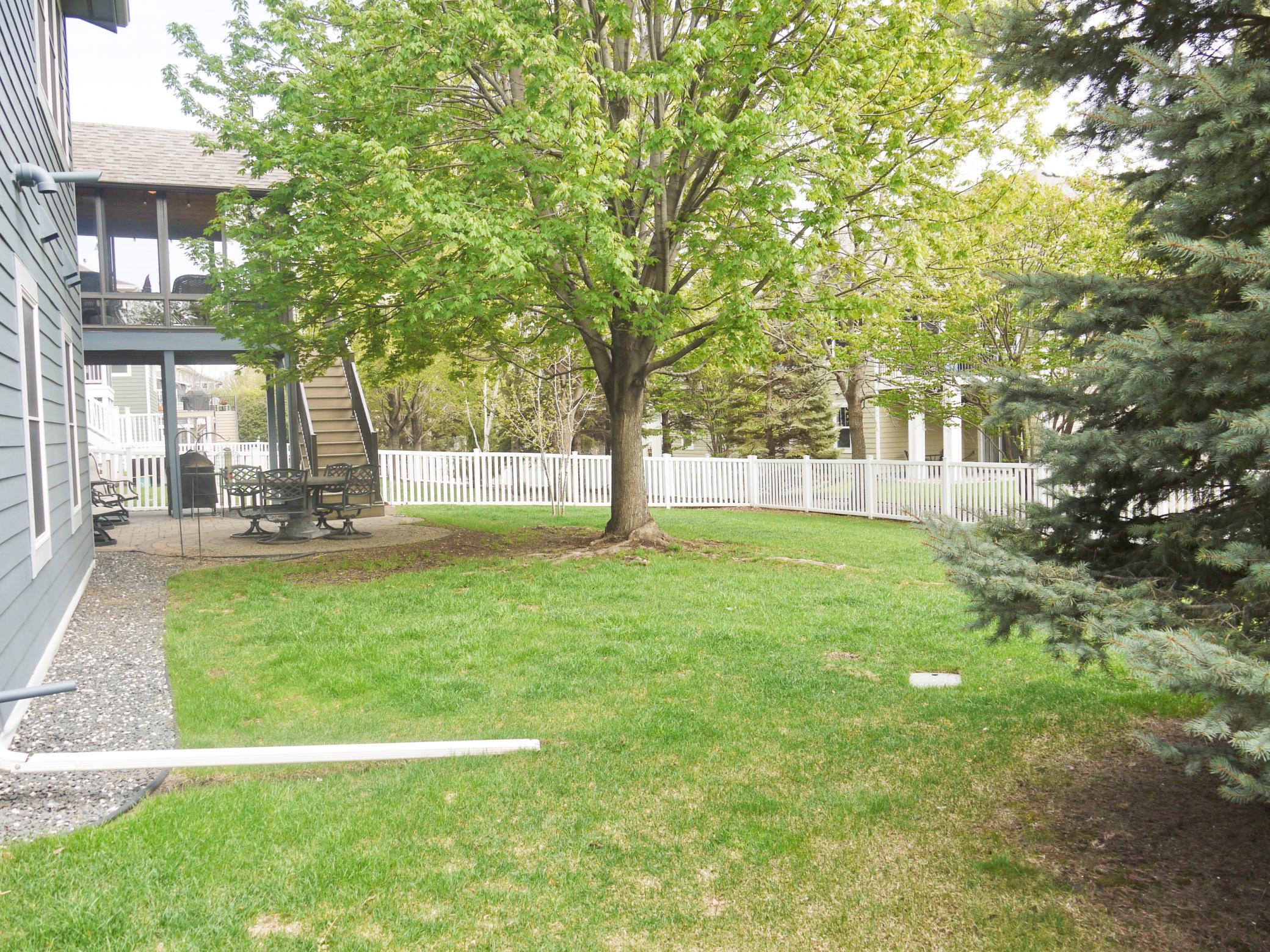 Alternate view of yard area showing patio and 3 season porch.jpg