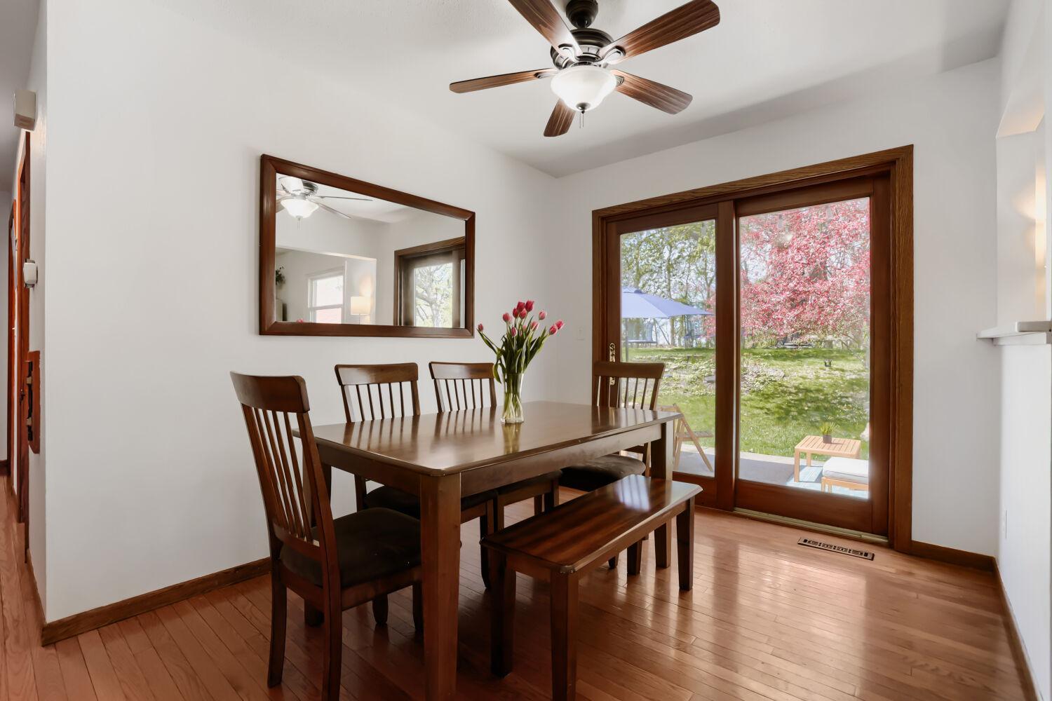 461 mystic st - Web Quality - 010 - 10 Breakfast Area.jpg