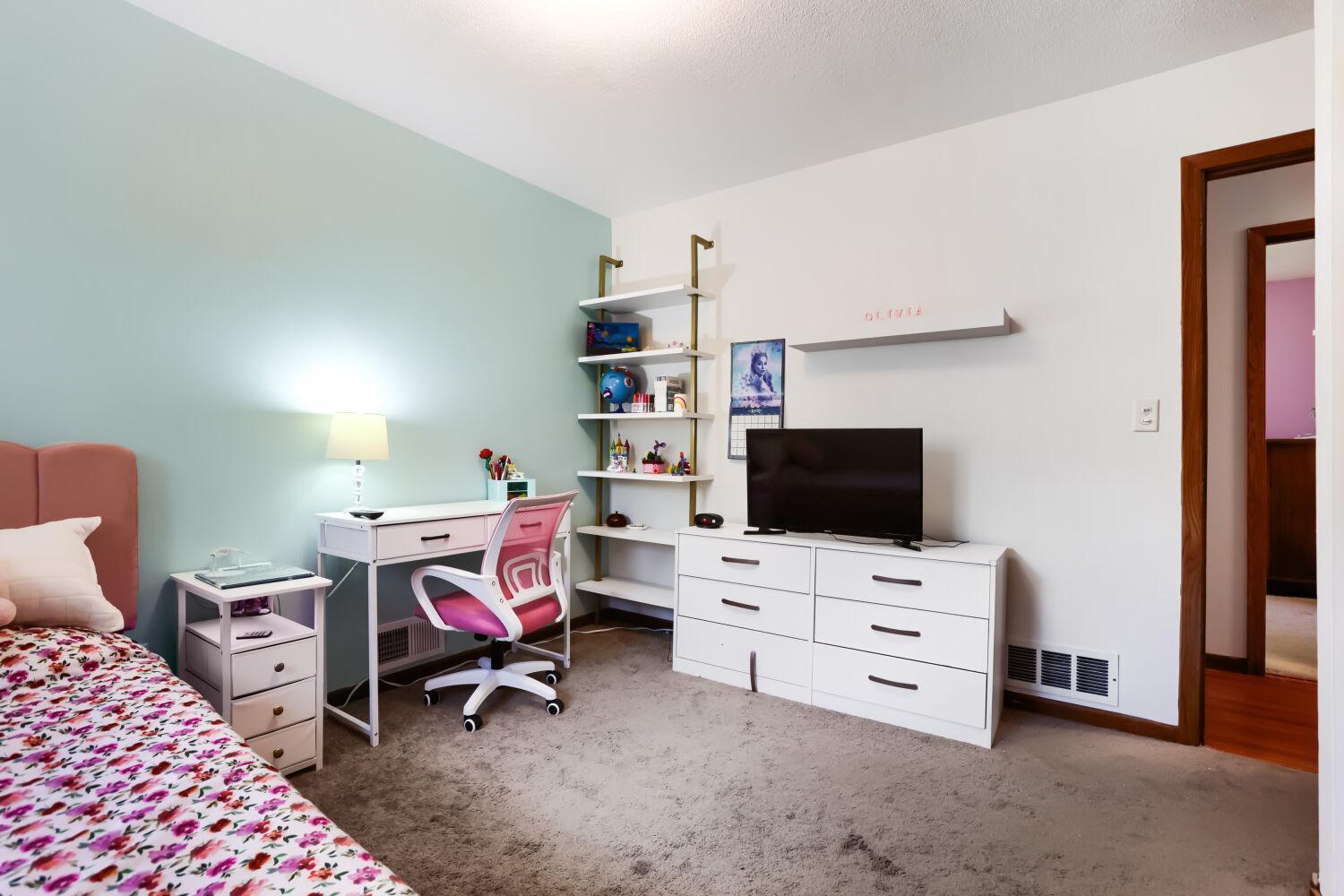 461 mystic st - Web Quality - 017 - 17 Bedroom.jpg