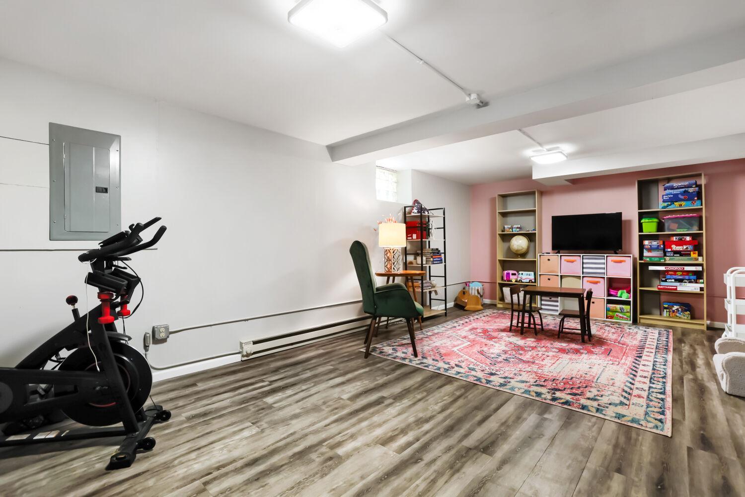 461 mystic st - Web Quality - 011 - 11 Family Room.jpg
