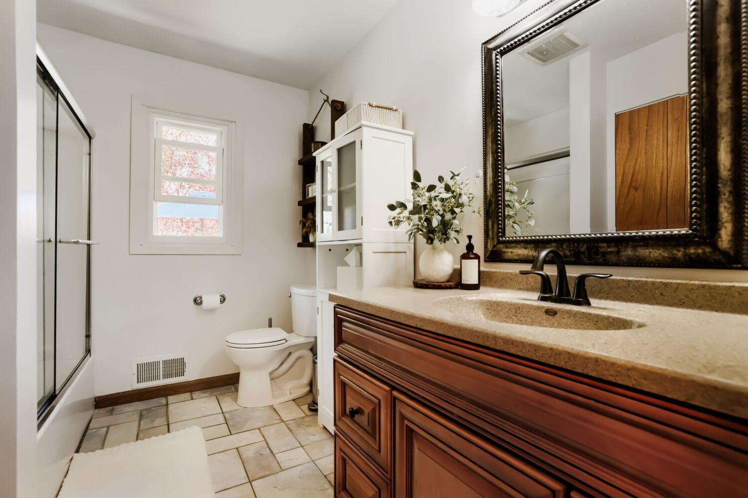 461 mystic st - Web Quality - 024 - 24 Bathroom.jpg