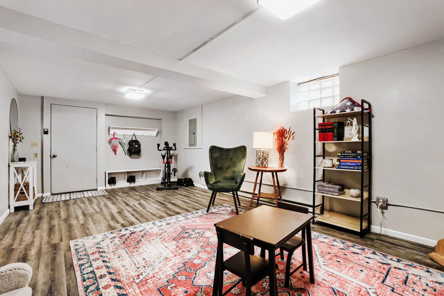 461 mystic st - Web Quality - 012 - 12 Family Room.jpg