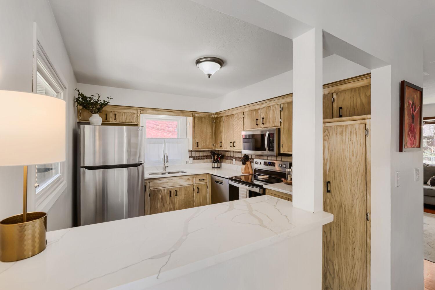 461 mystic st - Web Quality - 010 - 10 Kitchen.jpg
