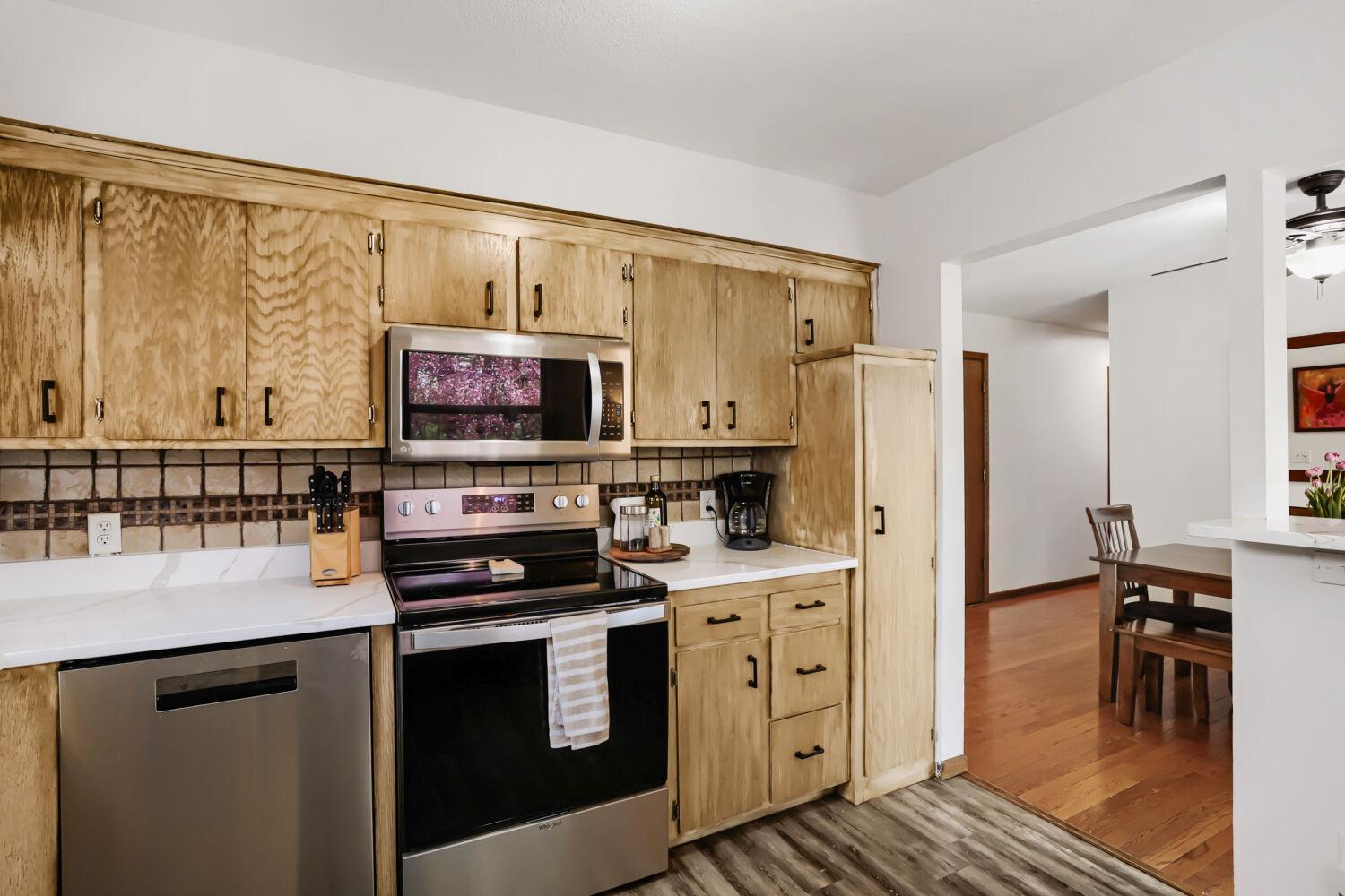 461 mystic st - Web Quality - 009 - 09 Kitchen.jpg