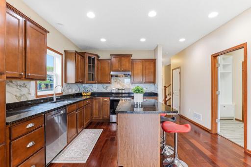11-web-or-mls-18849-64th-Ave_Seasonal-04.jpg