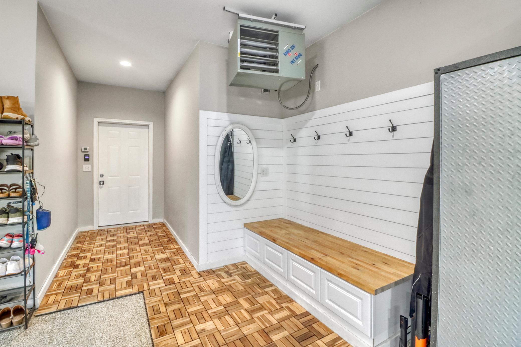 Attached 2-stall