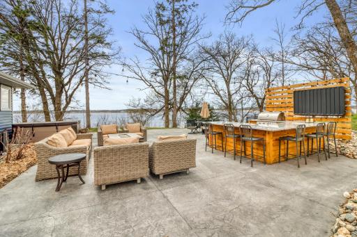 Outdoor Kitchen w/ stamped concrete patio