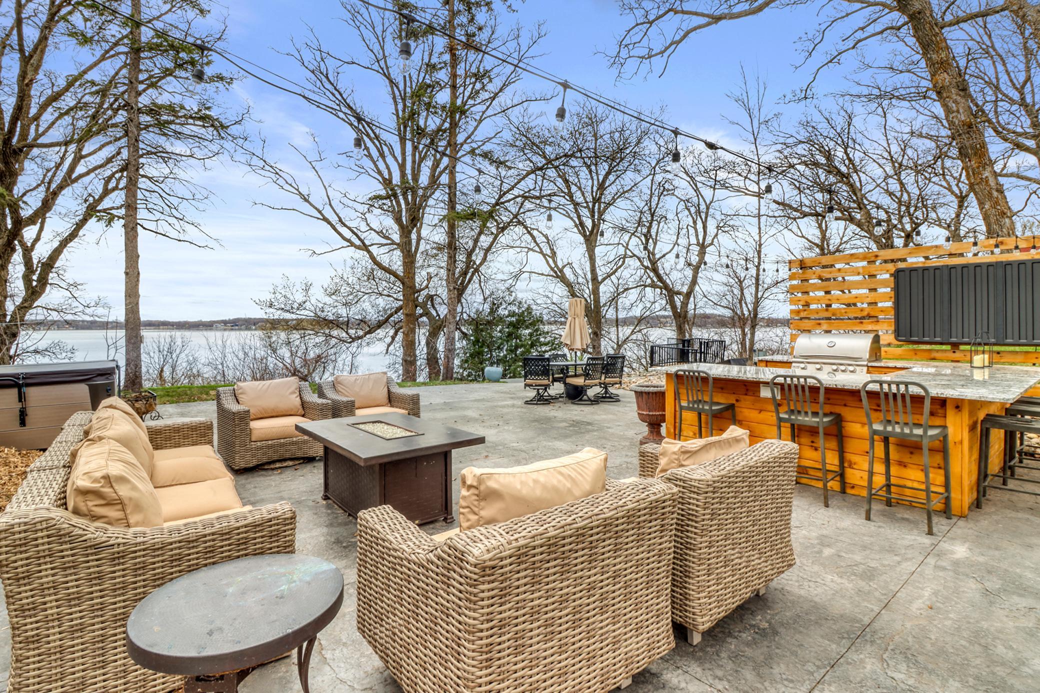 Outdoor Kitchen w/ stamped concrete patio