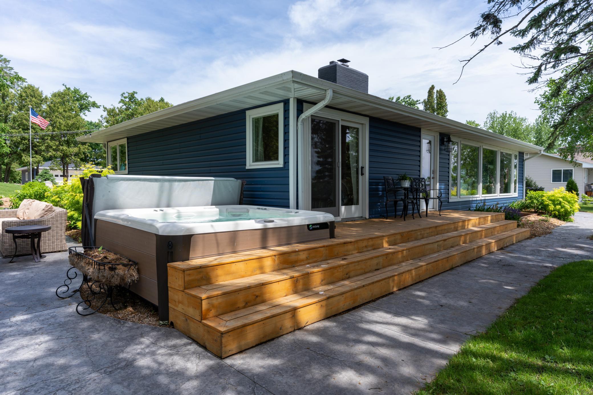 Primary suite hot tub + patio