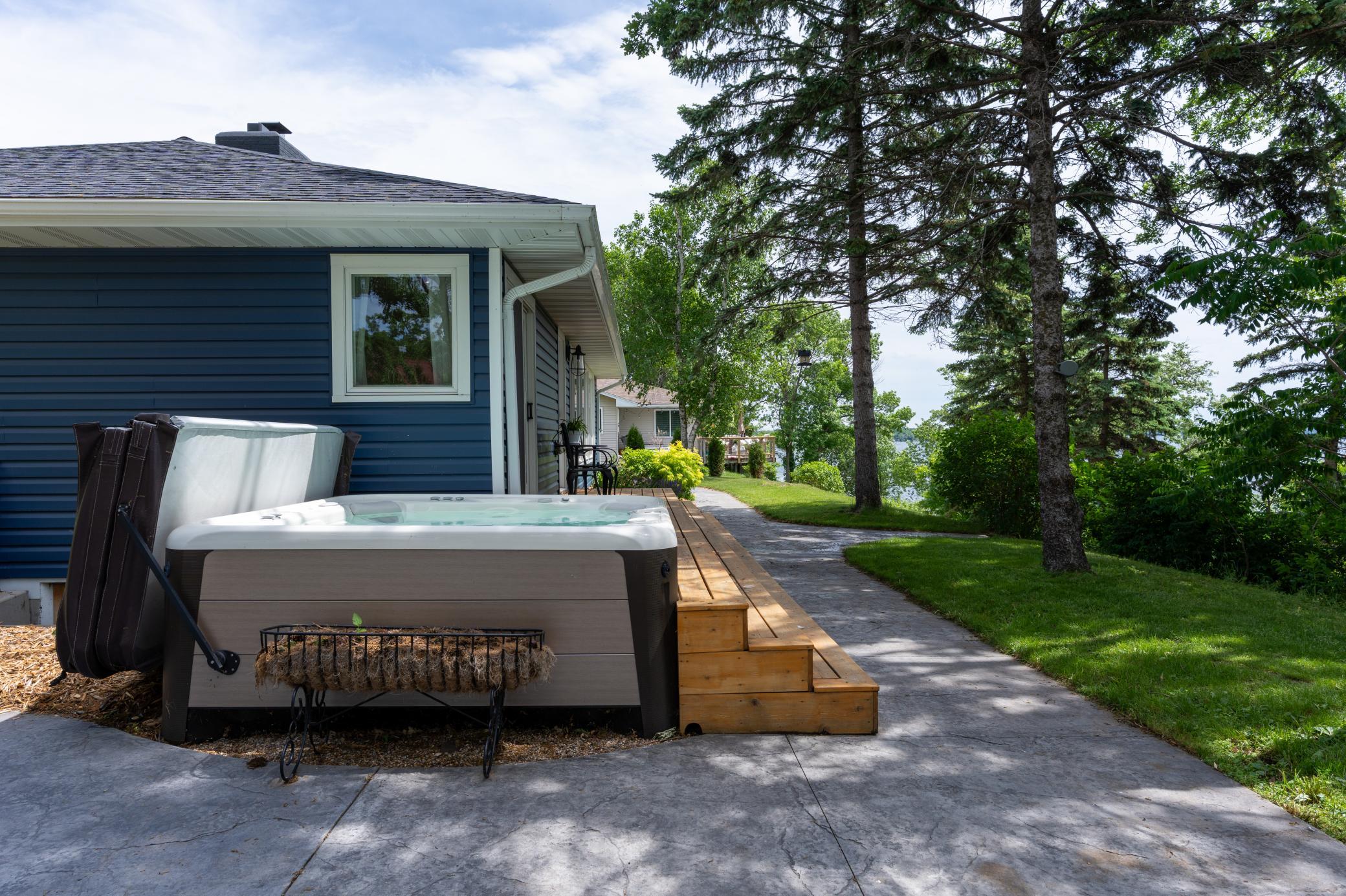 Hot tub + patio sideview