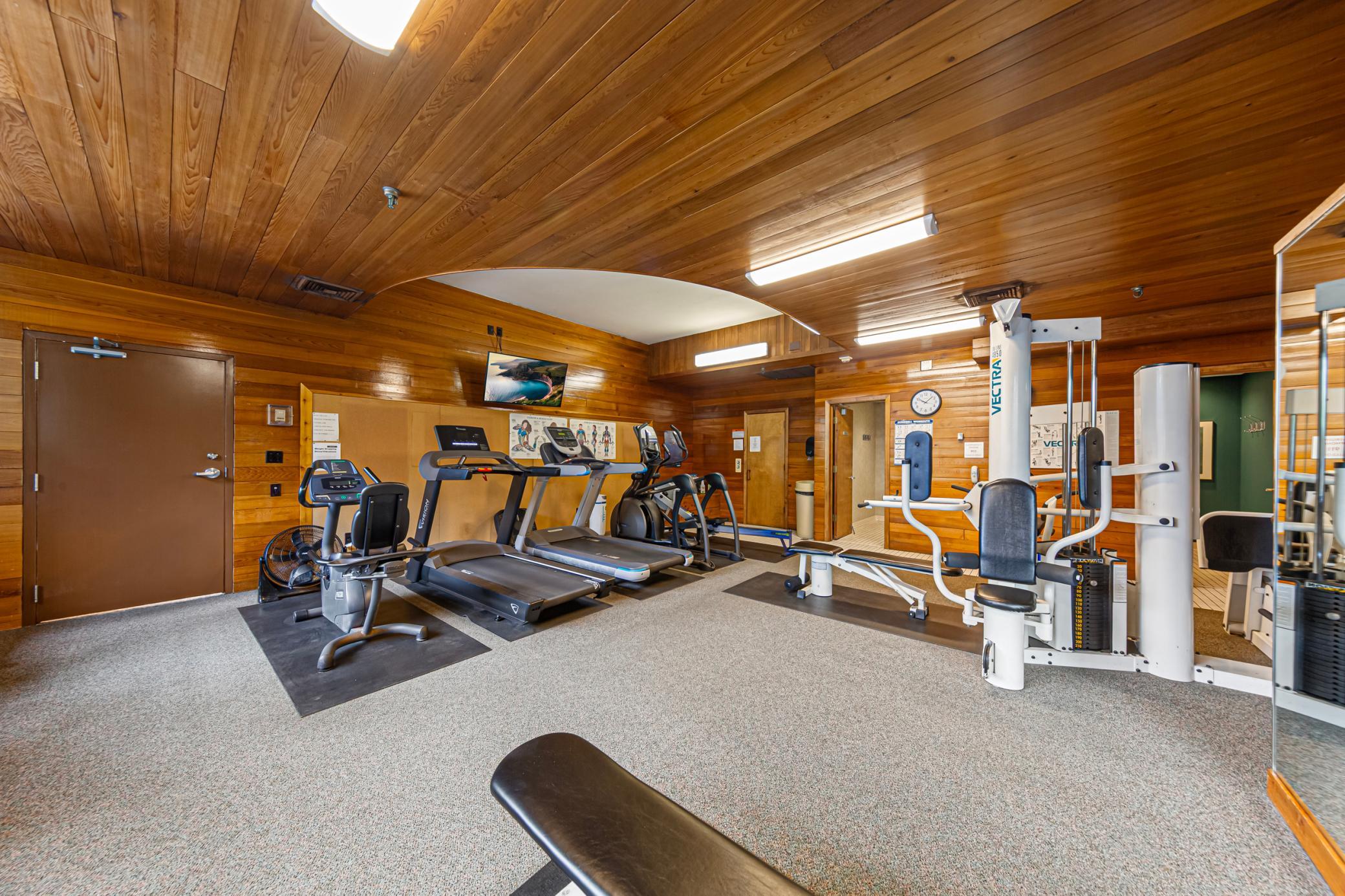 Gym Space with sauna and private bathroom