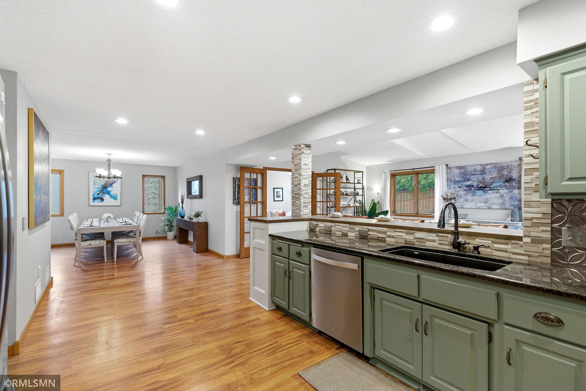 KitchenFacingDining.jpg