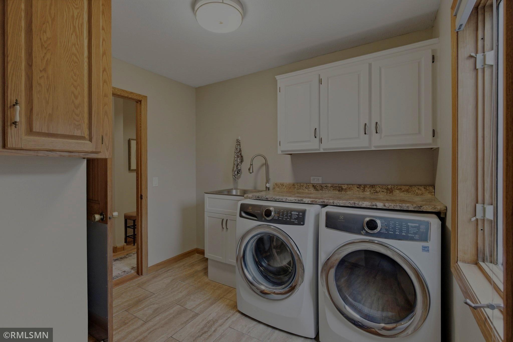 LaundryRoom_e.jpg