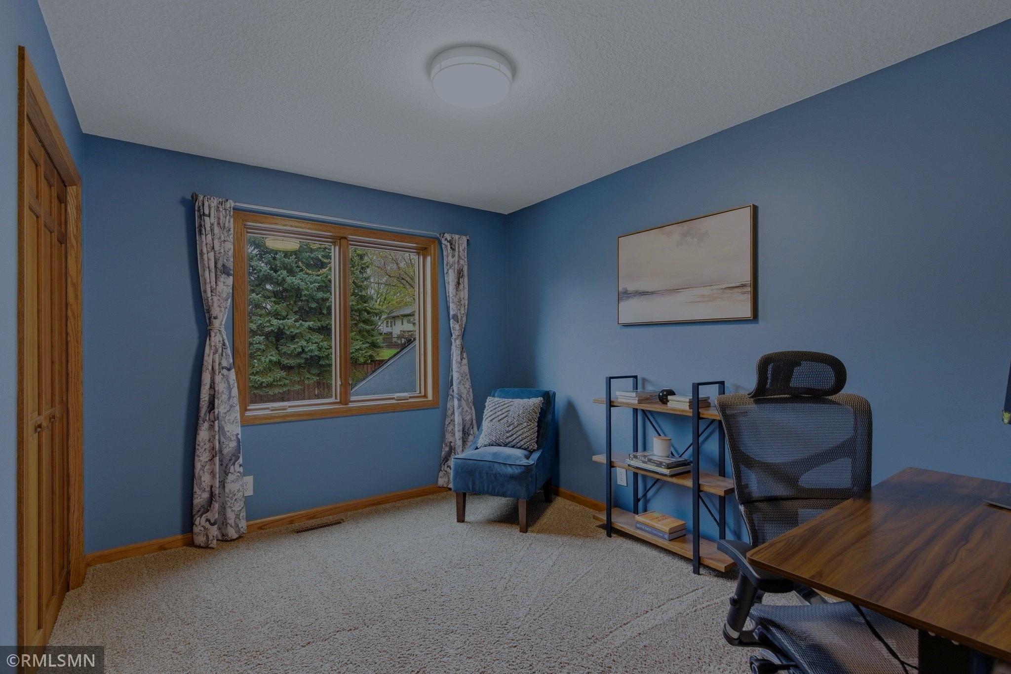 UpstairsRoom2_e.jpg