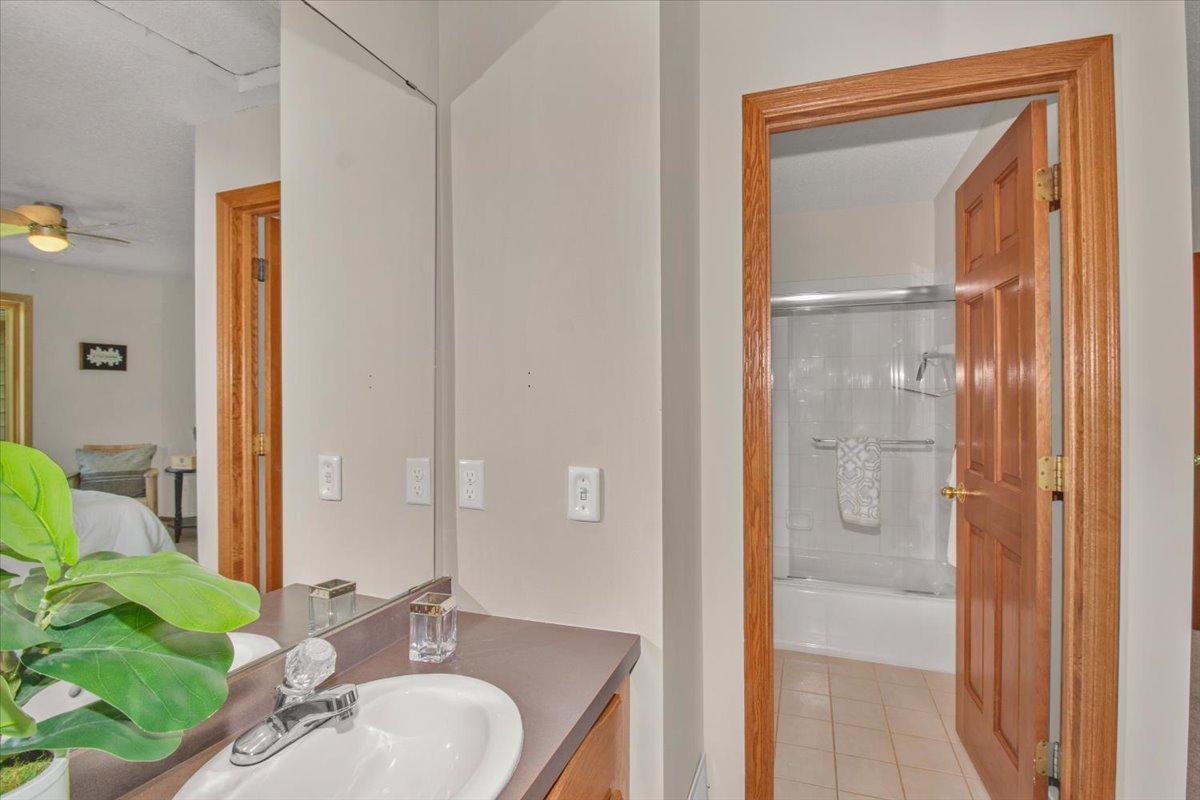 21-Bedroom 1.jpg