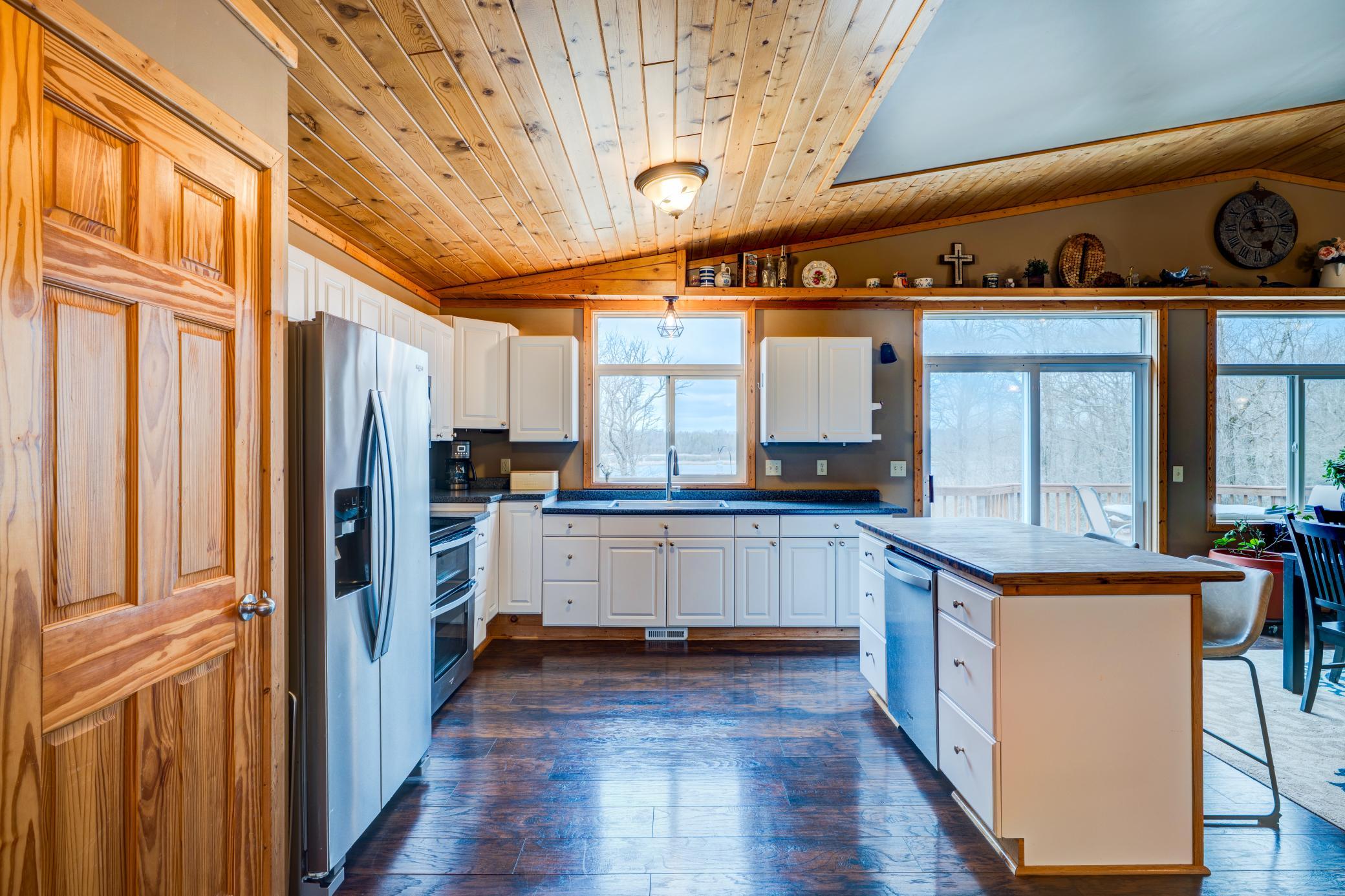 PANA7532_3_4_5_6_7_8INTERIOR.jpg