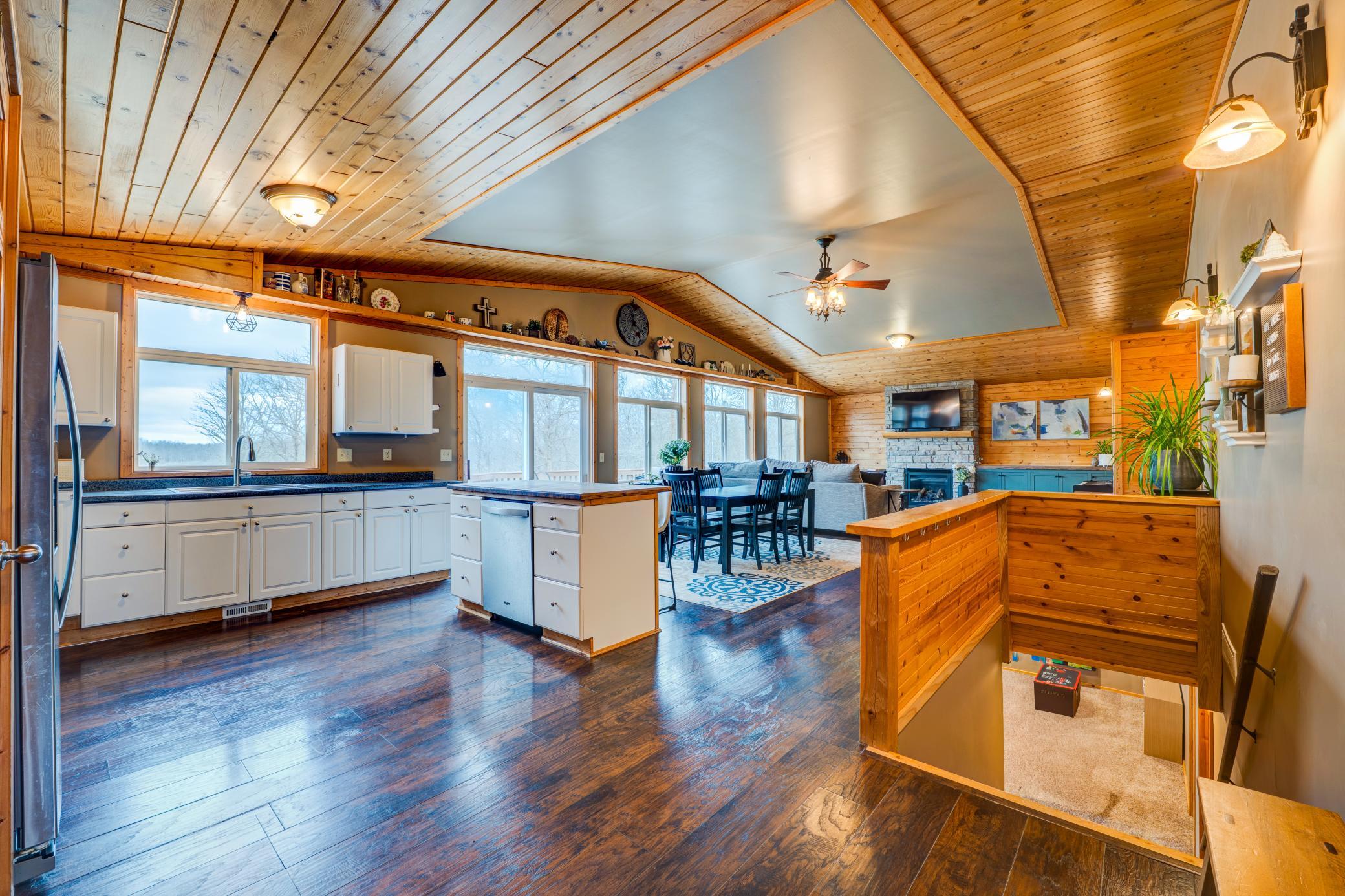 PANA7581_2_3_4_5_6_7INTERIOR.jpg