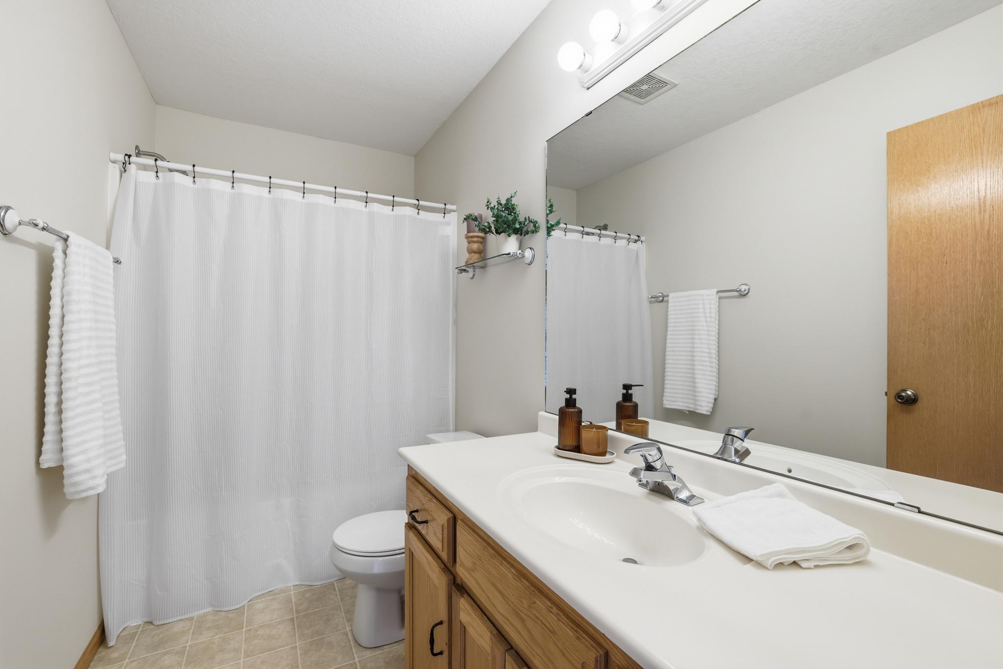 Interior - Main Level Bathroom