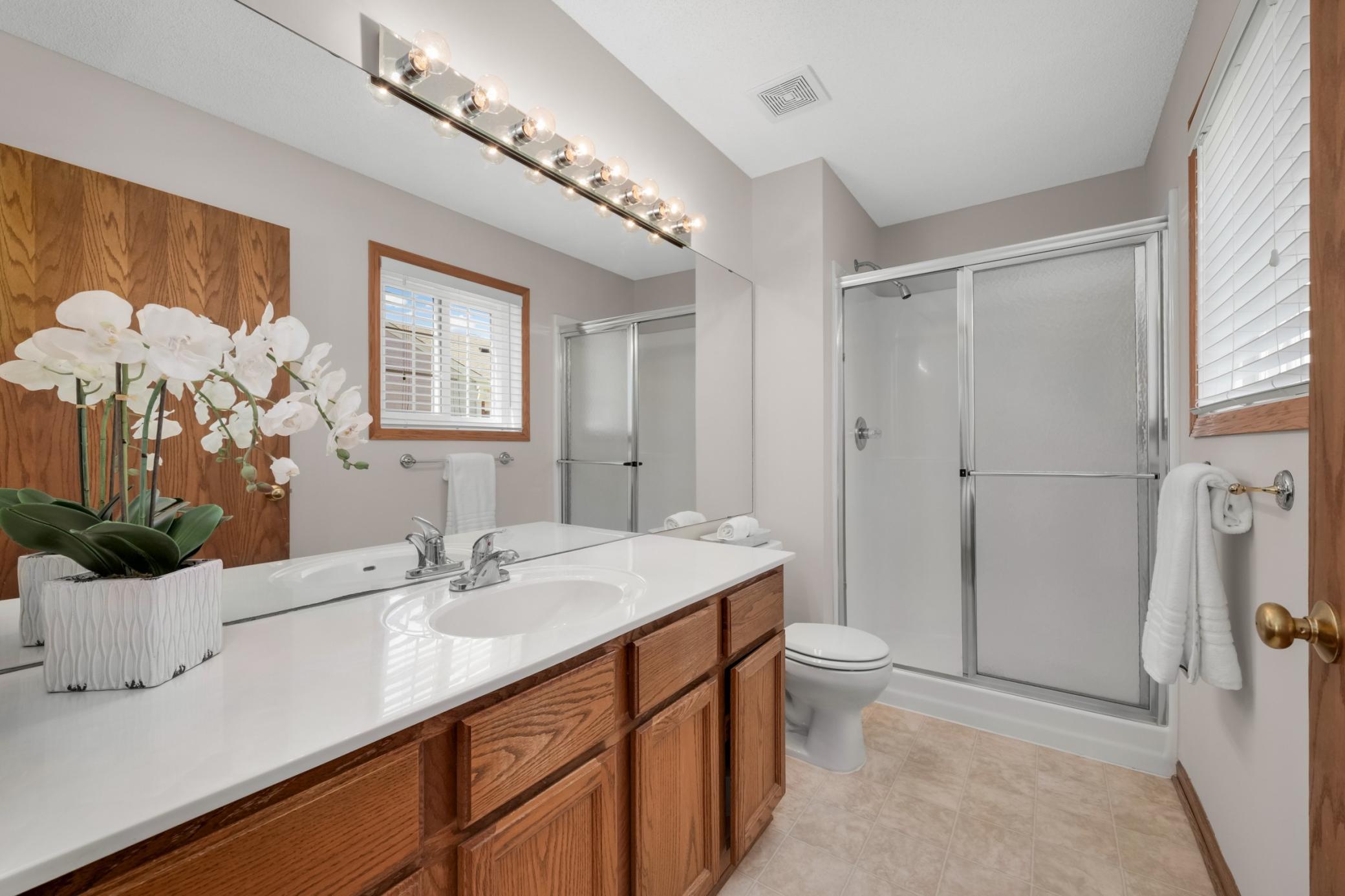 Owner's private 3/4 bath