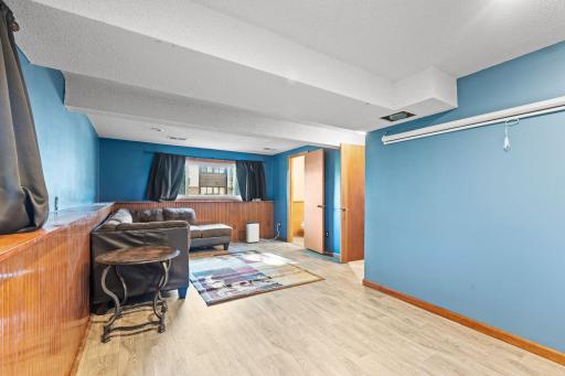 25-web-or-mls-3716 Brookdale Cir N-25.jpg
