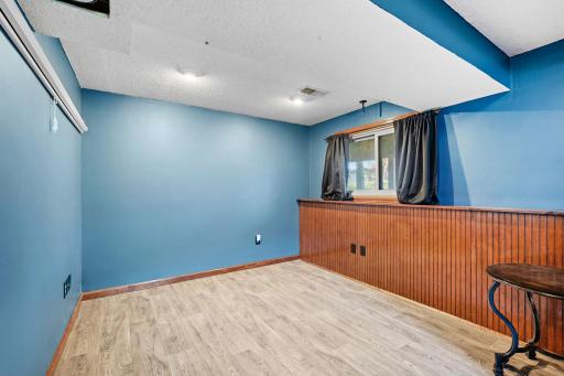 28-web-or-mls-3716 Brookdale Cir N-28.jpg