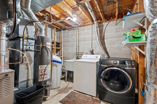 31-web-or-mls-3716 Brookdale Cir N-31.jpg