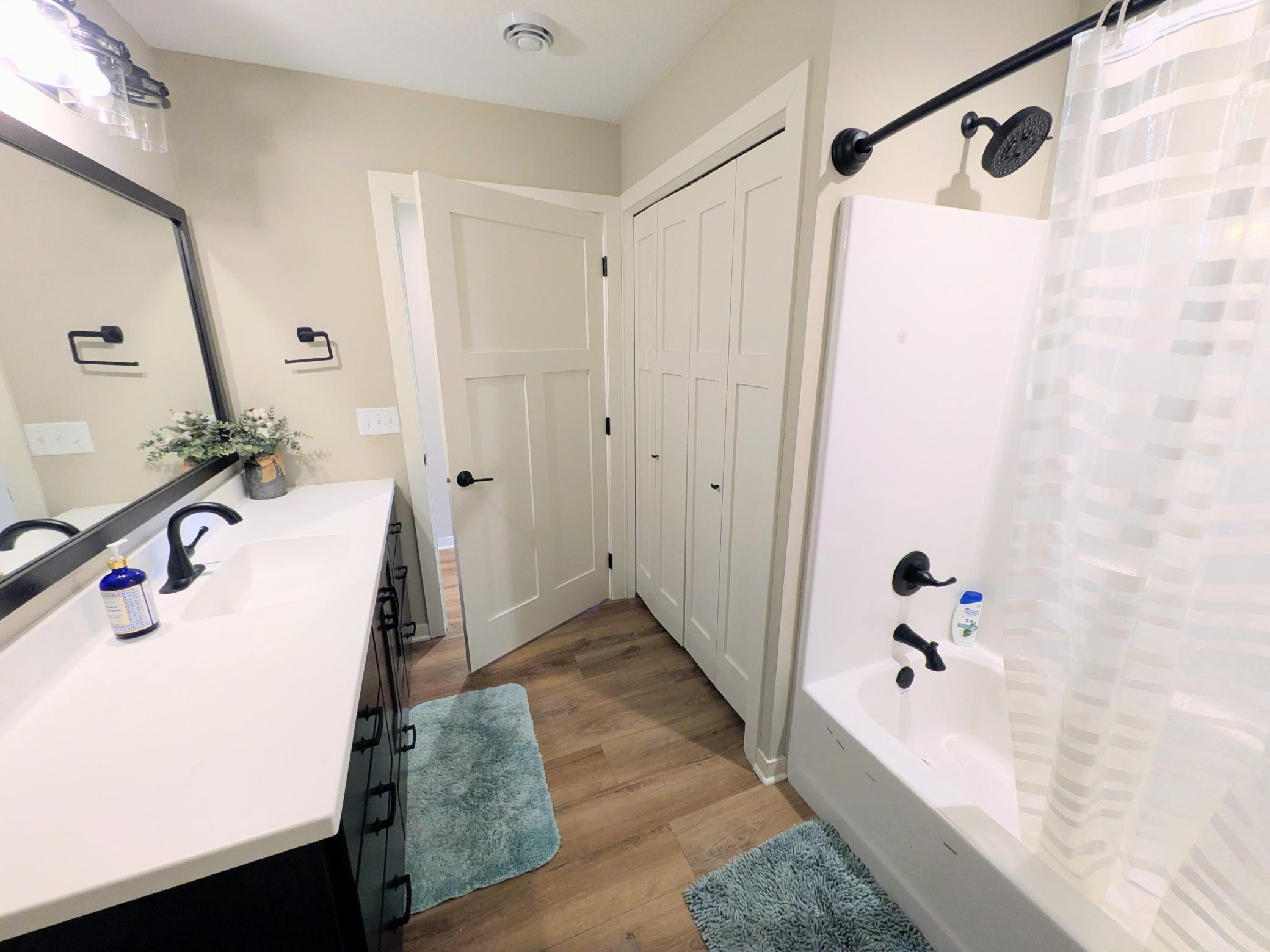 Full Bathroom - Large Closet