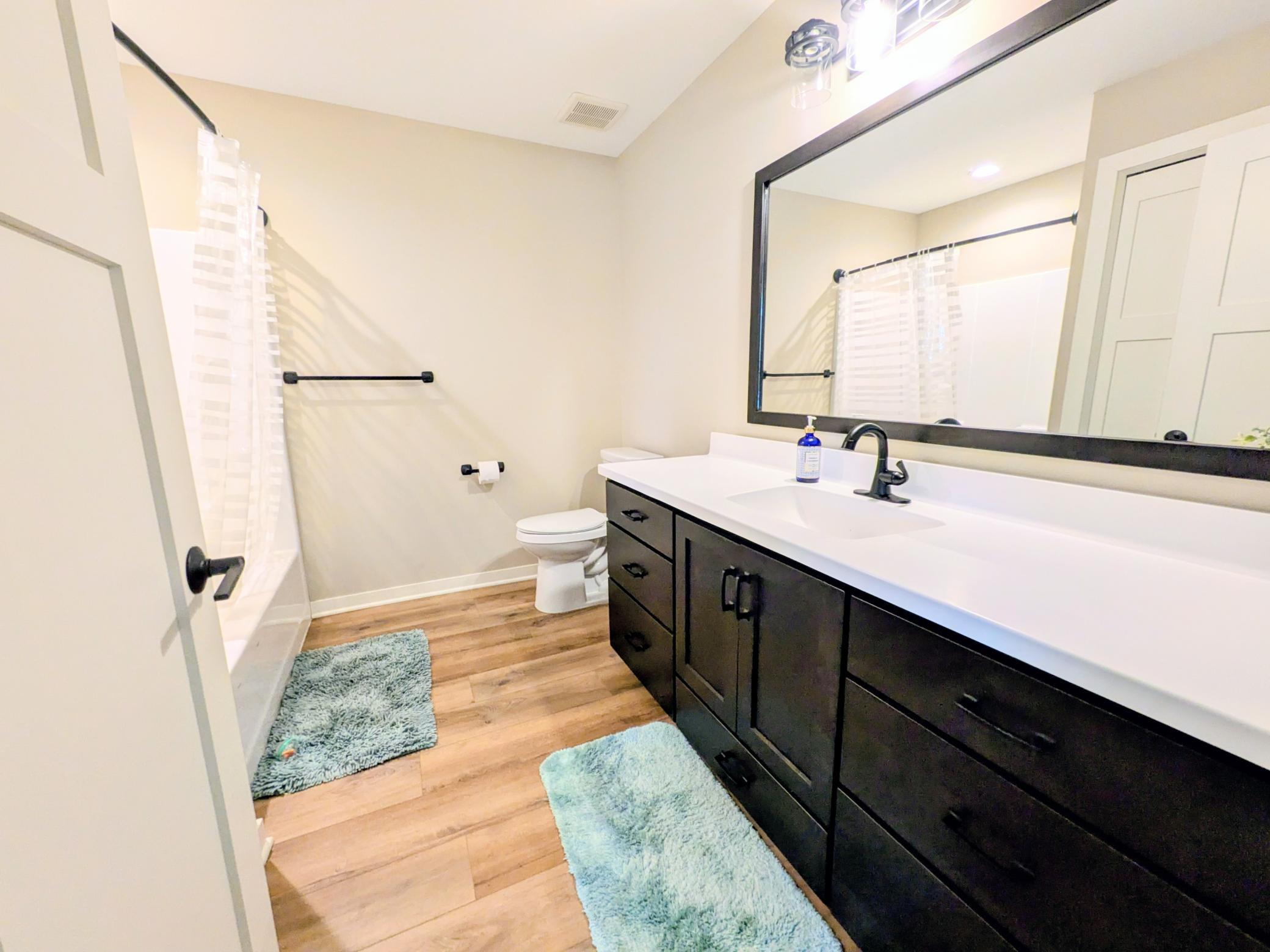 Full Bathroom with Tub