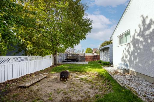 1771 Ivy Avenue E, Saint Paul, MN 55106