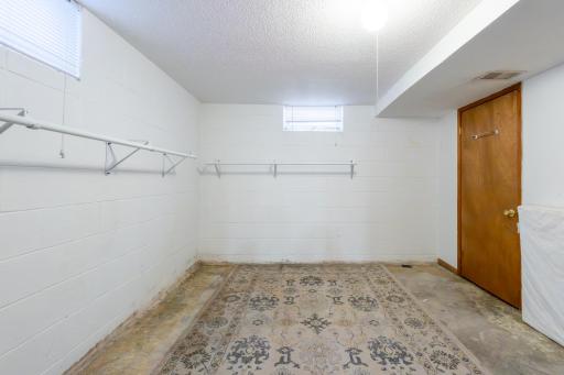1771 Ivy Avenue E, Saint Paul, MN 55106