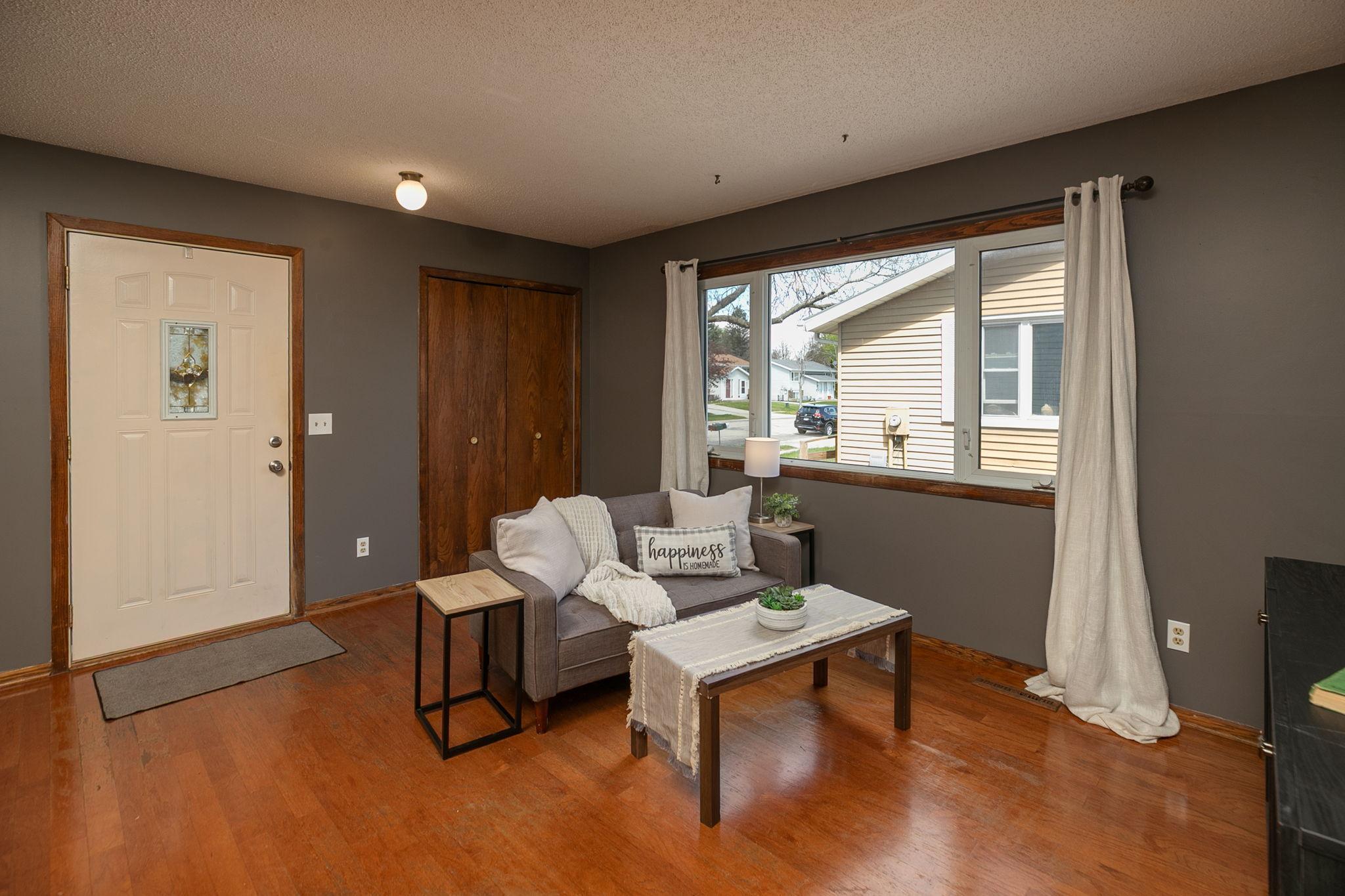 4-web-or-mls-04-Living Room.jpg