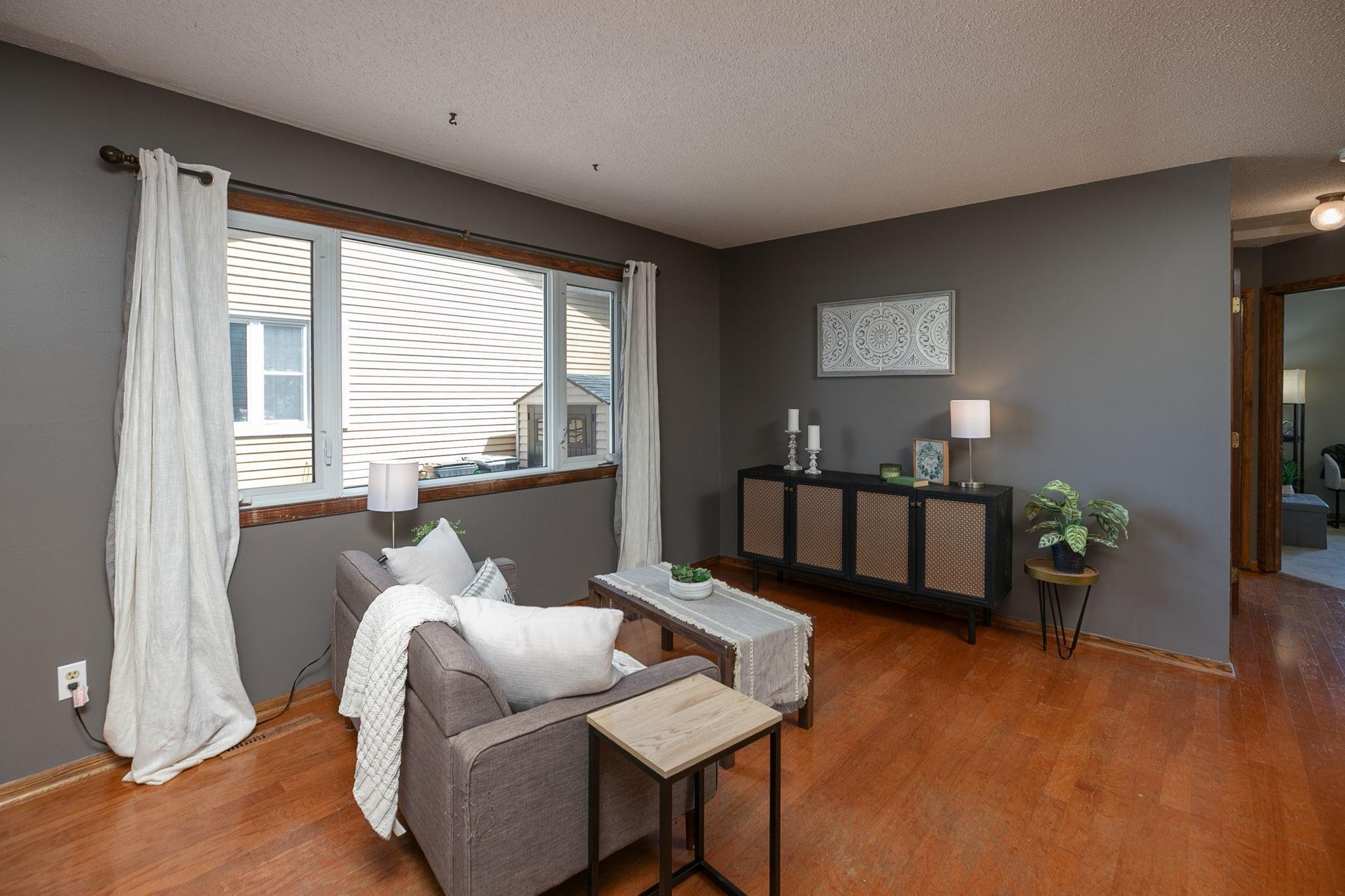 6-web-or-mls-06-Living Room.jpg