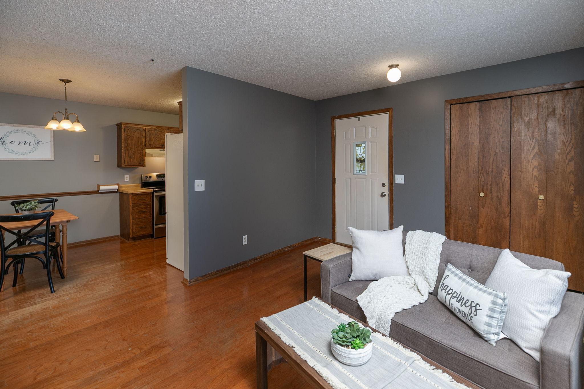 5-web-or-mls-05-Living Room.jpg