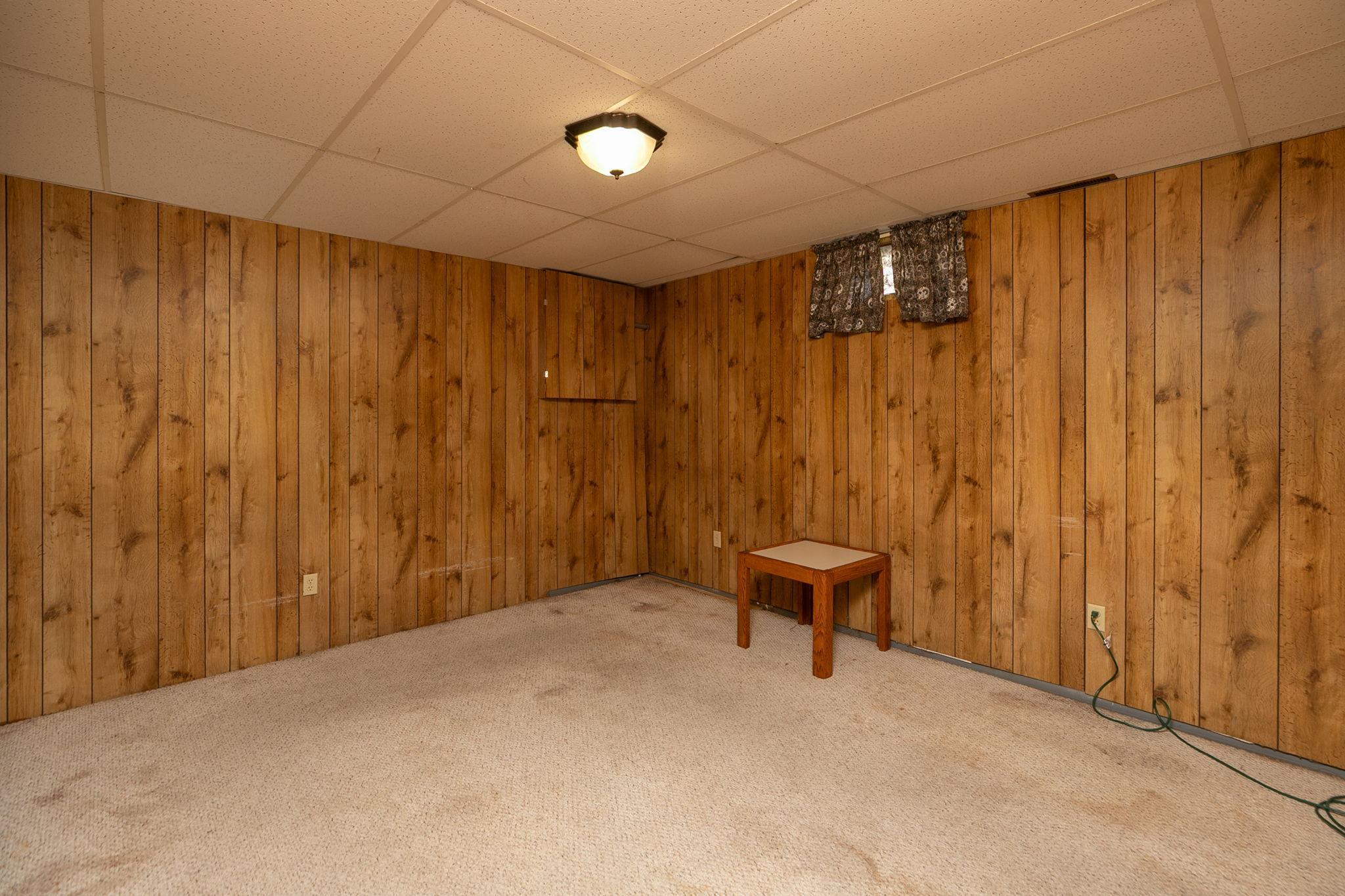 24-web-or-mls-24-Family Room.jpg