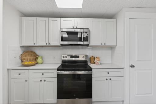 1806 Sherwood Avenue, Saint Paul, MN 55119