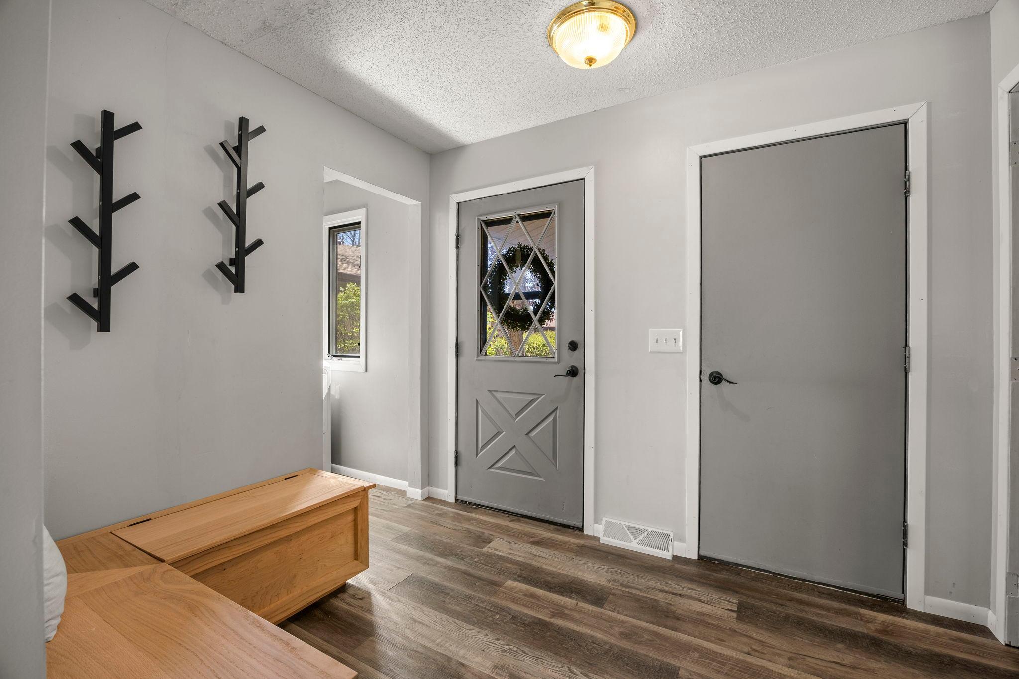Large welcoming foyer with new bench area!