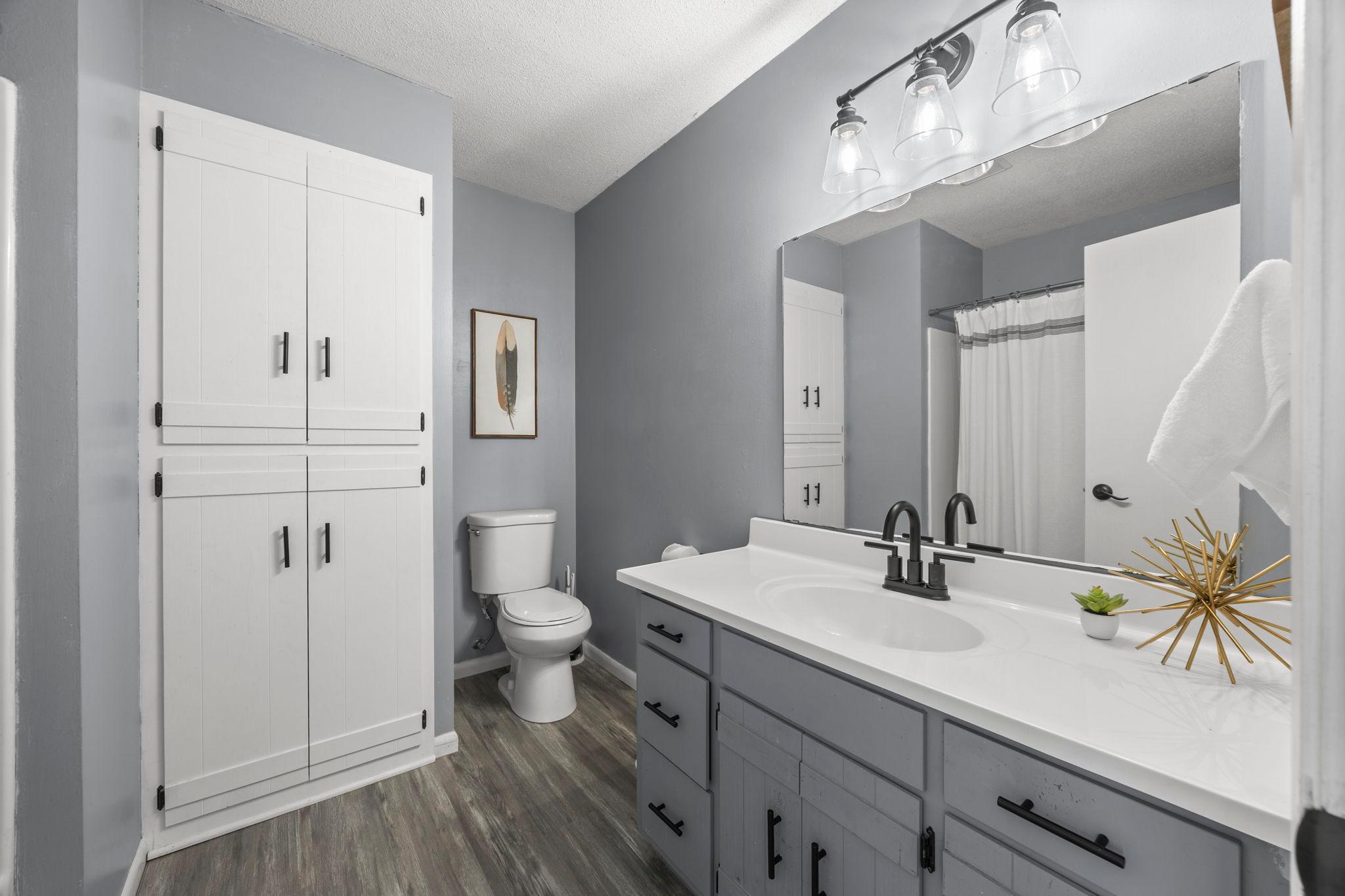 Upper level full bathroom