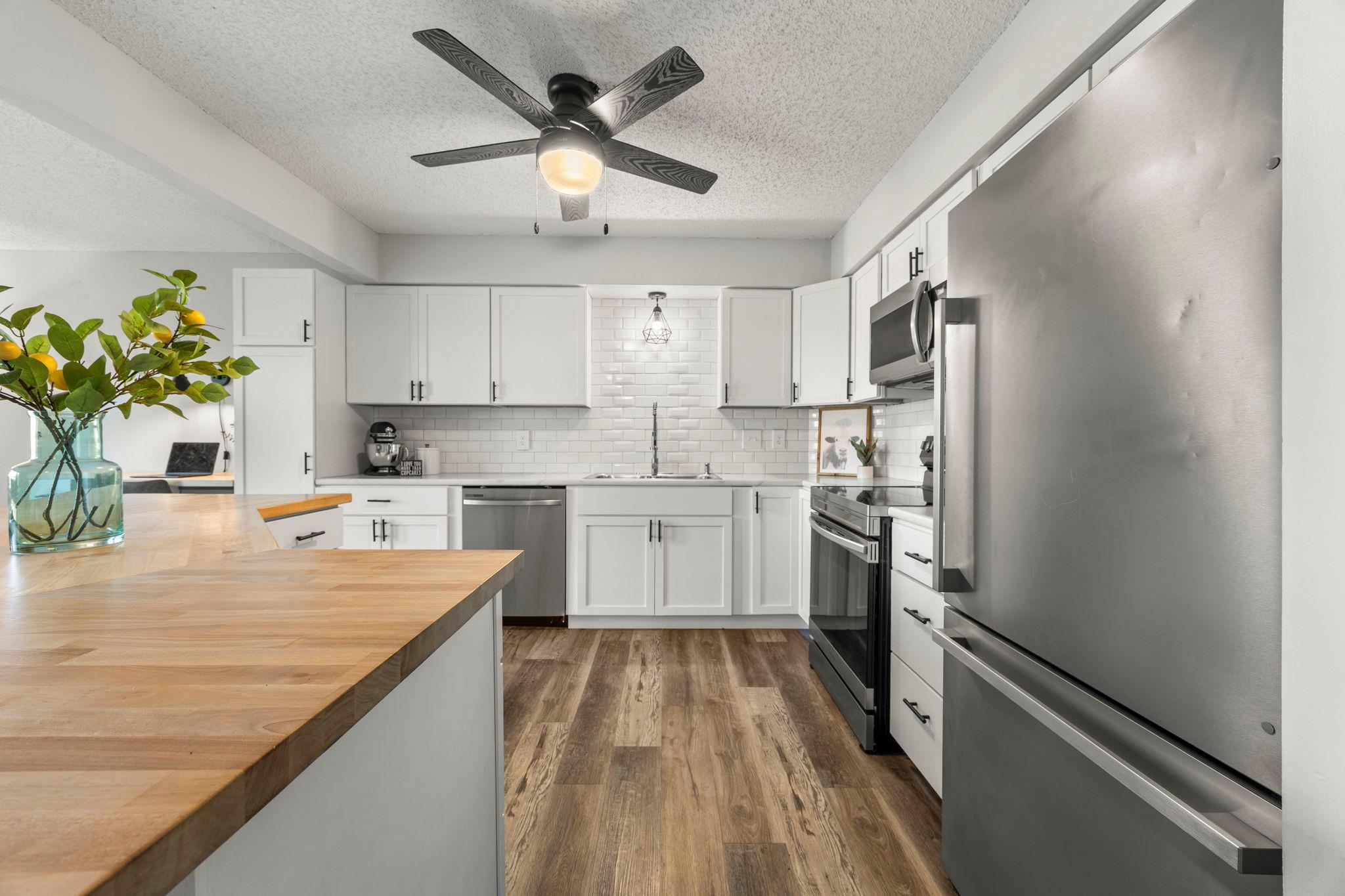New kitchen, SS appliances, backsplash