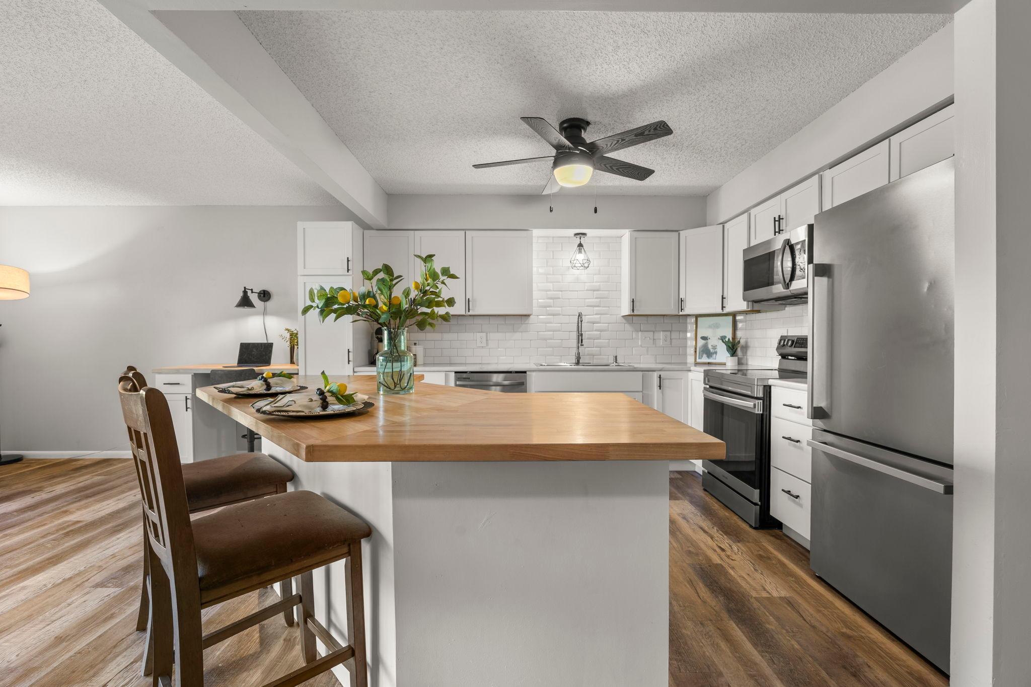 Large island for entertaining